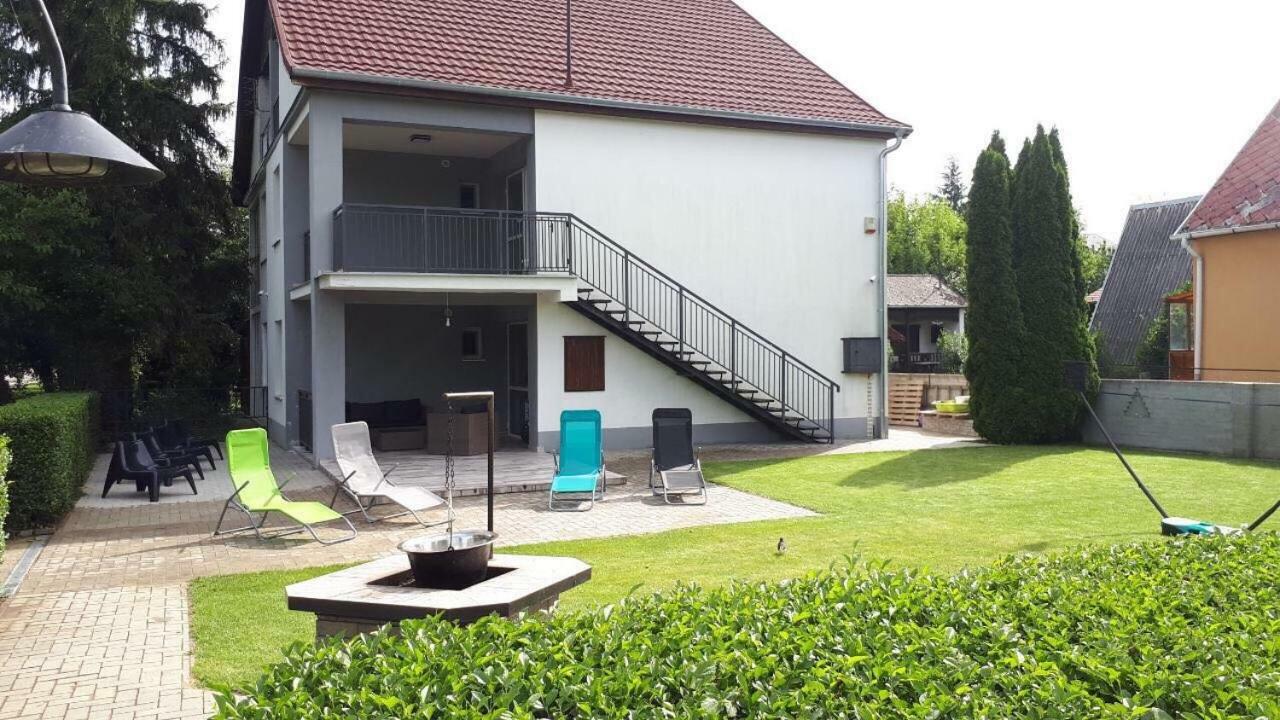 Mihi Apartman Balatonvilágos Buitenkant foto
